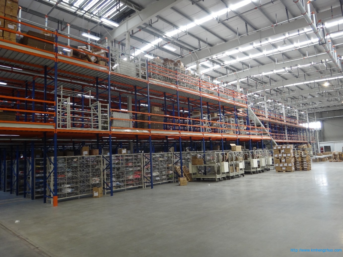 HZ-688型閣樓式貨架應(yīng)用案例