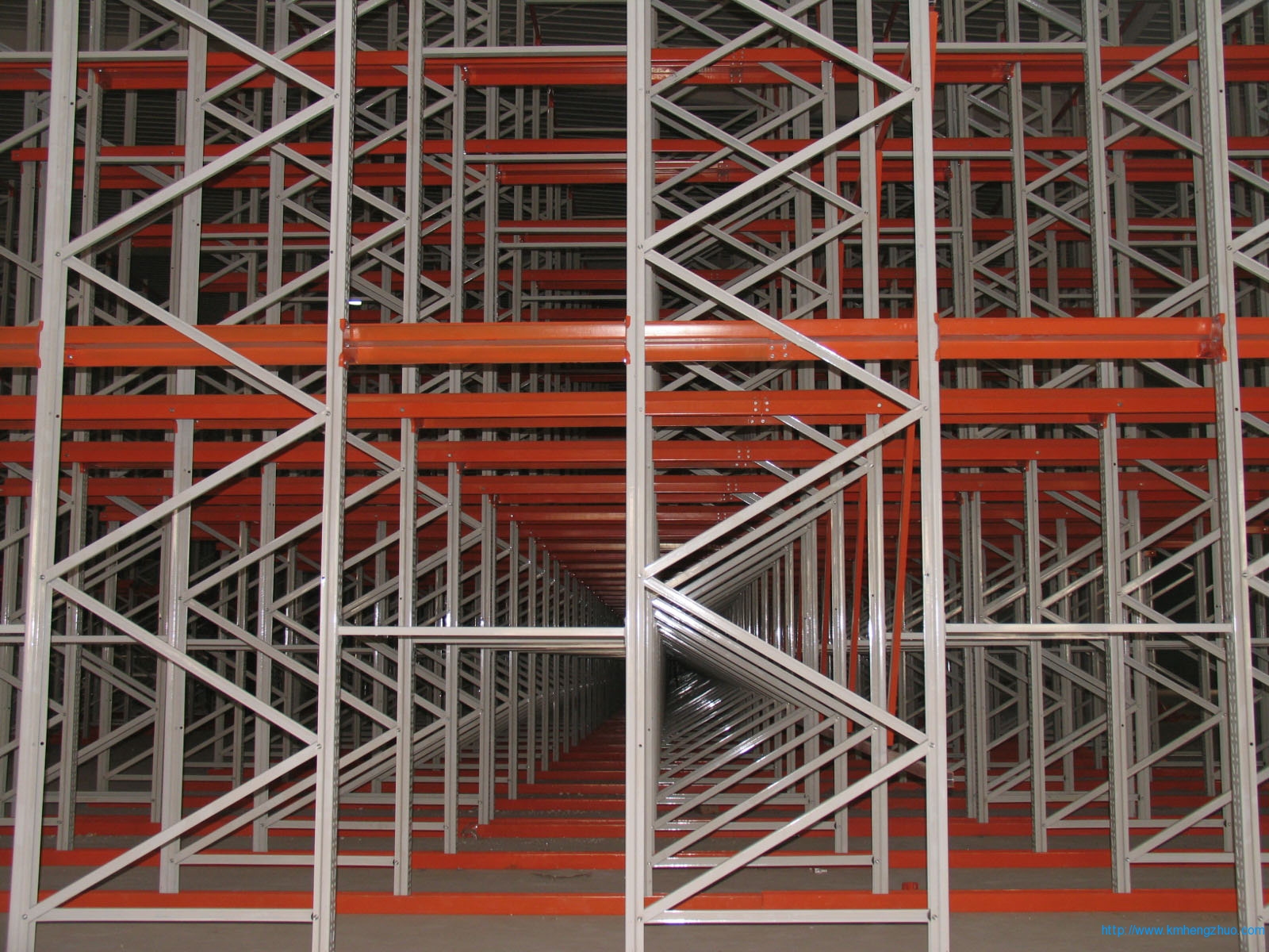 HZ-798型通廊式貨架 通廊式倉庫貨架應用案例