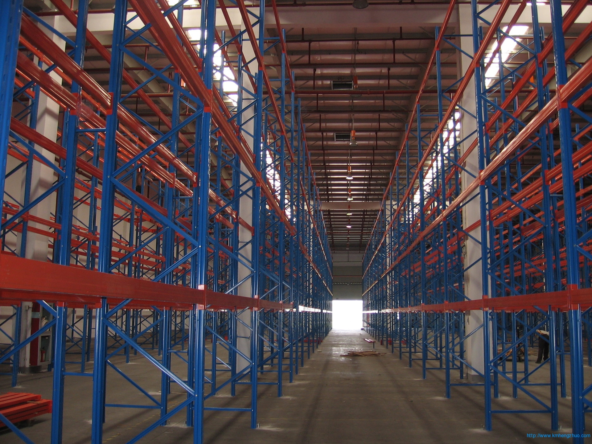 HZ-790型橫梁式貨架    重型高層倉庫貨架應用案例
